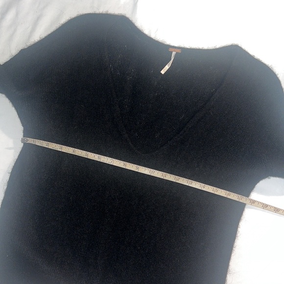 Free People Gossamer V-Neck Sweater in Black, size small - Picture 10 of 10